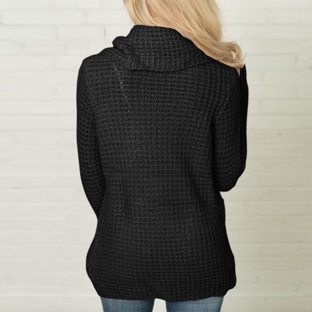 Last 1️⃣ Black Asymmetrical Hem Sweater - Picture 6 of 6